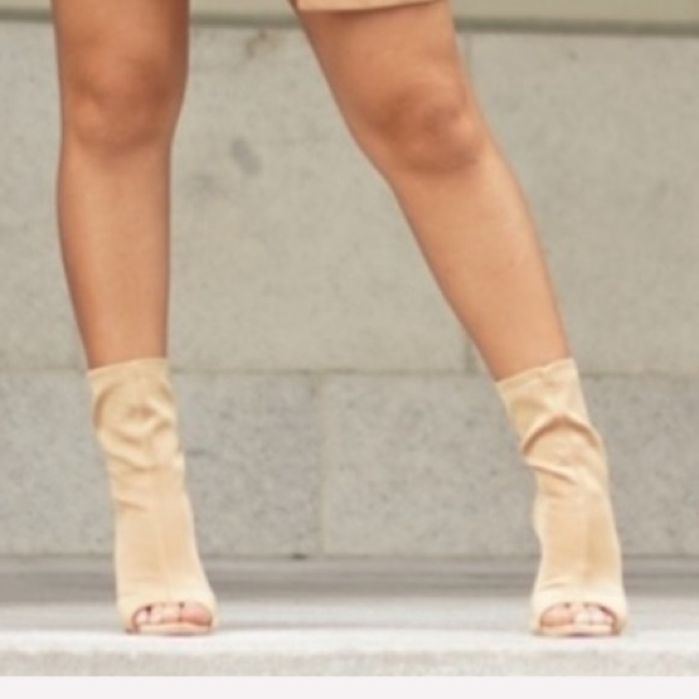 ⚠️Only 2 LEFT⚠️Beige Stretch Peep-Toe Ankle Booties !!NWT!! - Picture 4 of 10